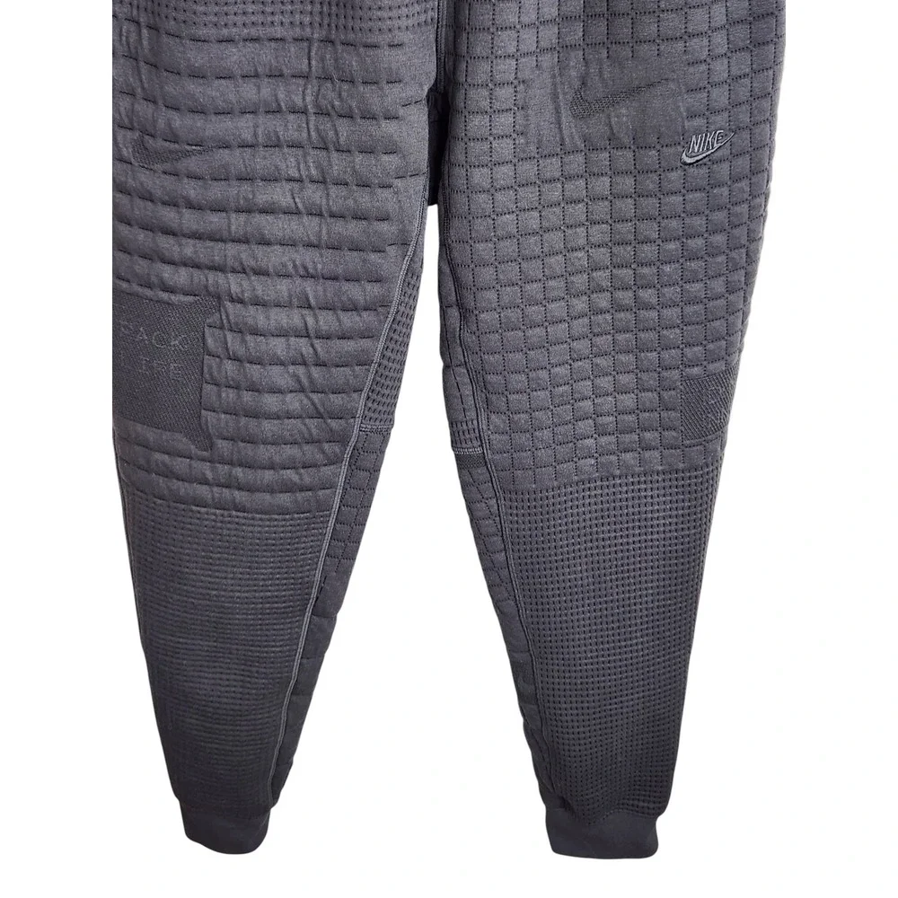 Nike tech pack